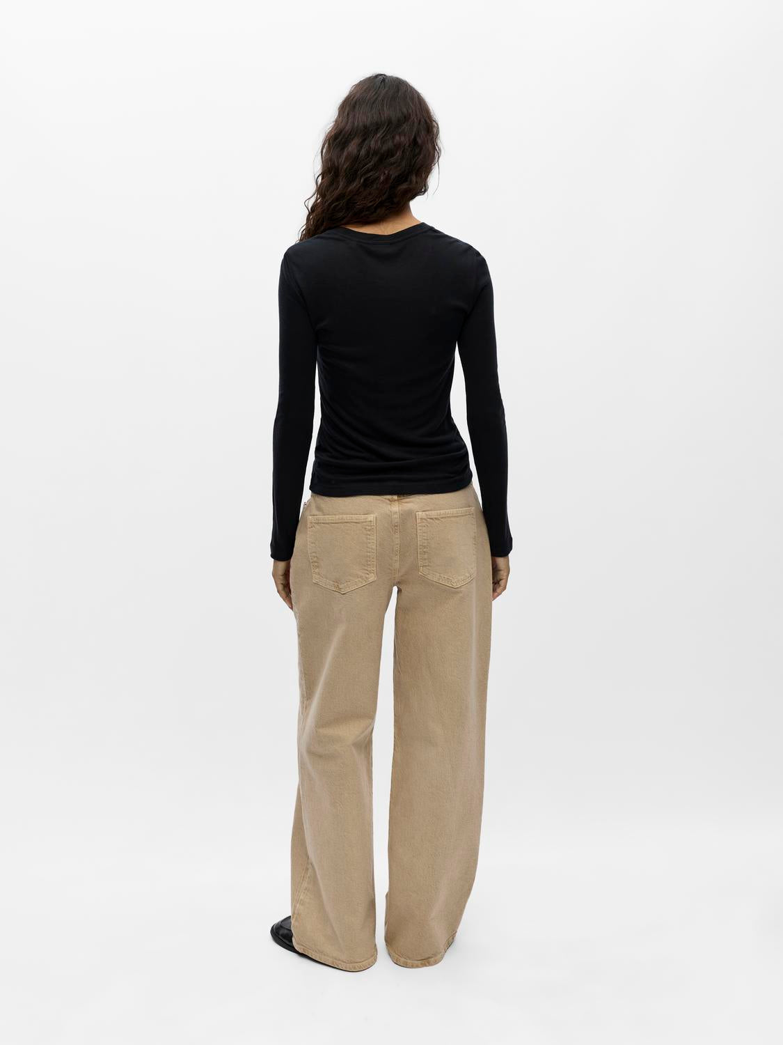 model_shot-back